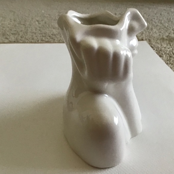 White Ceramic Face Vase - BRAND NEW IN BOX. - Picture 8 of 9